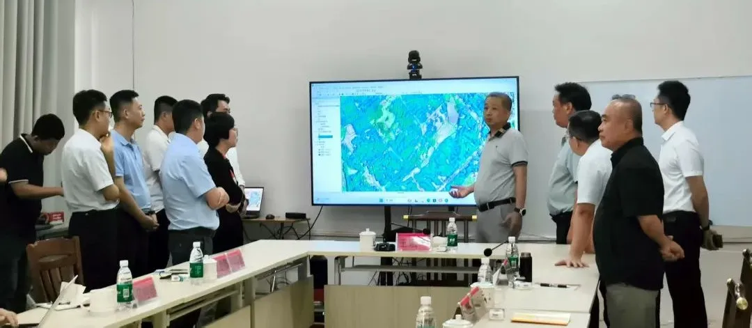 王宏向赴东兴分公司调研